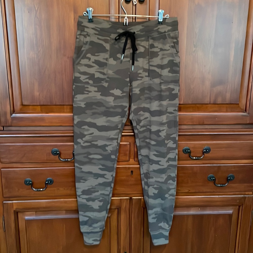 Zyia Green Camo Unwind Joggers